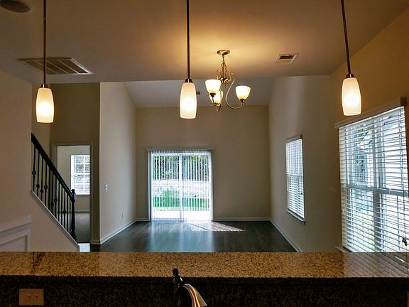 4th image of 732 Pebblebranch Ln