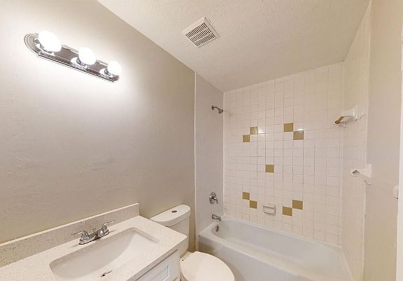 3rd image of 603 Woodbine St #2