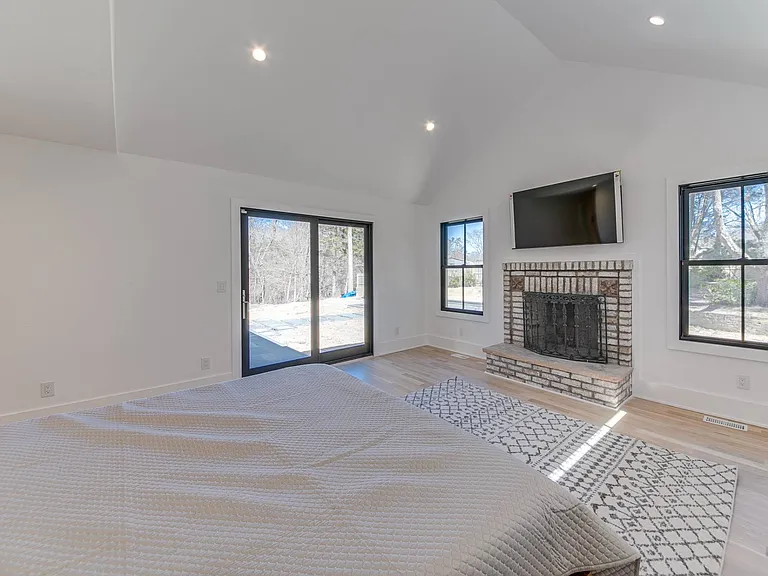 411 Elliston Way — Photo 13