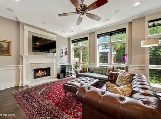 2042 N Racine Ave #301, Chicago, IL 60614