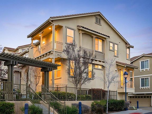 3rd image of 917 Vida Larga Loop