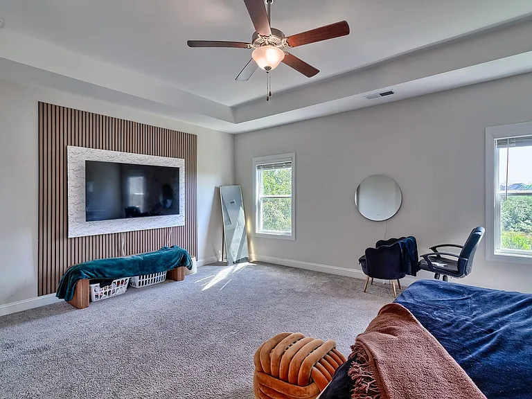 558 Mahonia Rd — Photo 37