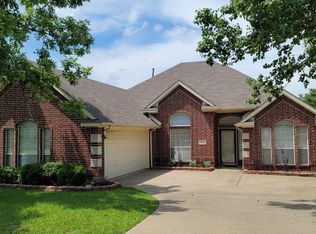 1525 Lake Bluff Dr, Garland, TX 75043