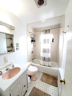 Rented by Astoria Realty | media 7