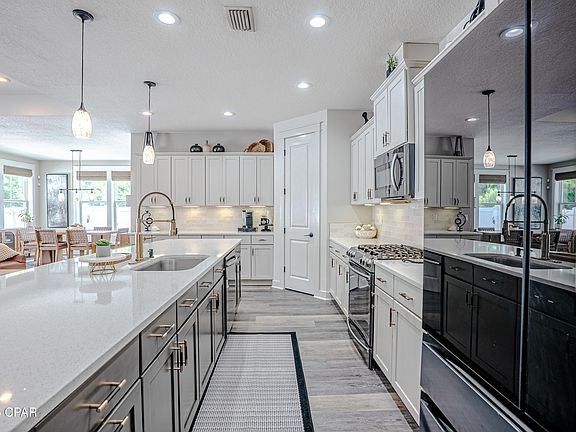 4th image of 211 Basin Bayou Dr