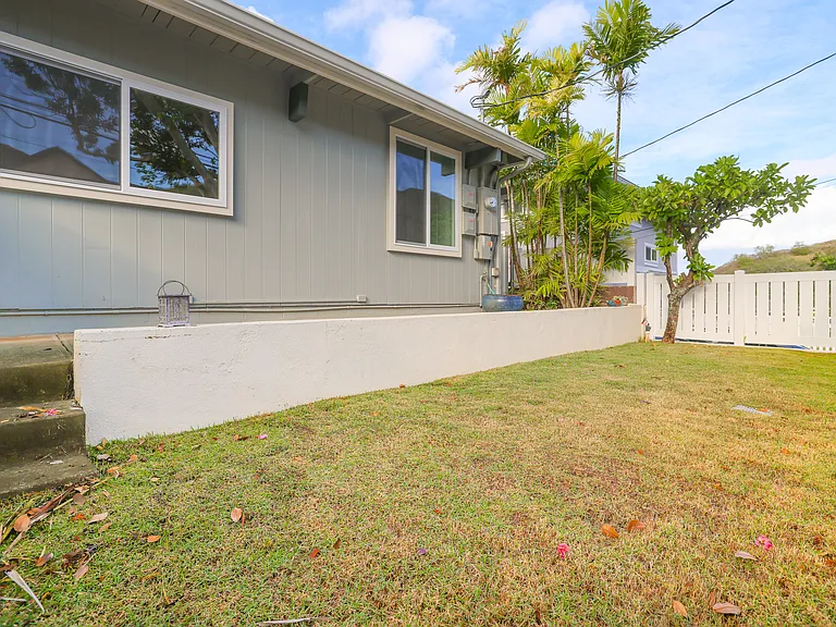 1277 Kuuna St #B — Photo 1