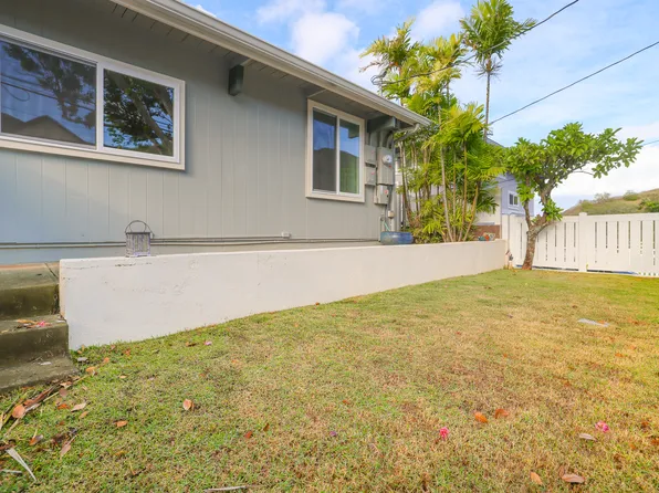 1277 Kuuna St #B, Kailua, HI 96734