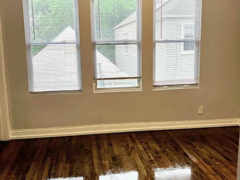 1633 N Artesian Ave #2R — Photo 2