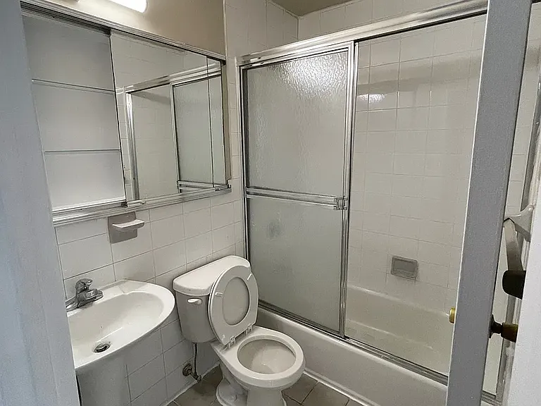 75-34 Grand Centrl Pkwy #3-SR — Photo 16