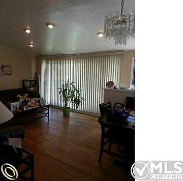 Living Room.jpg