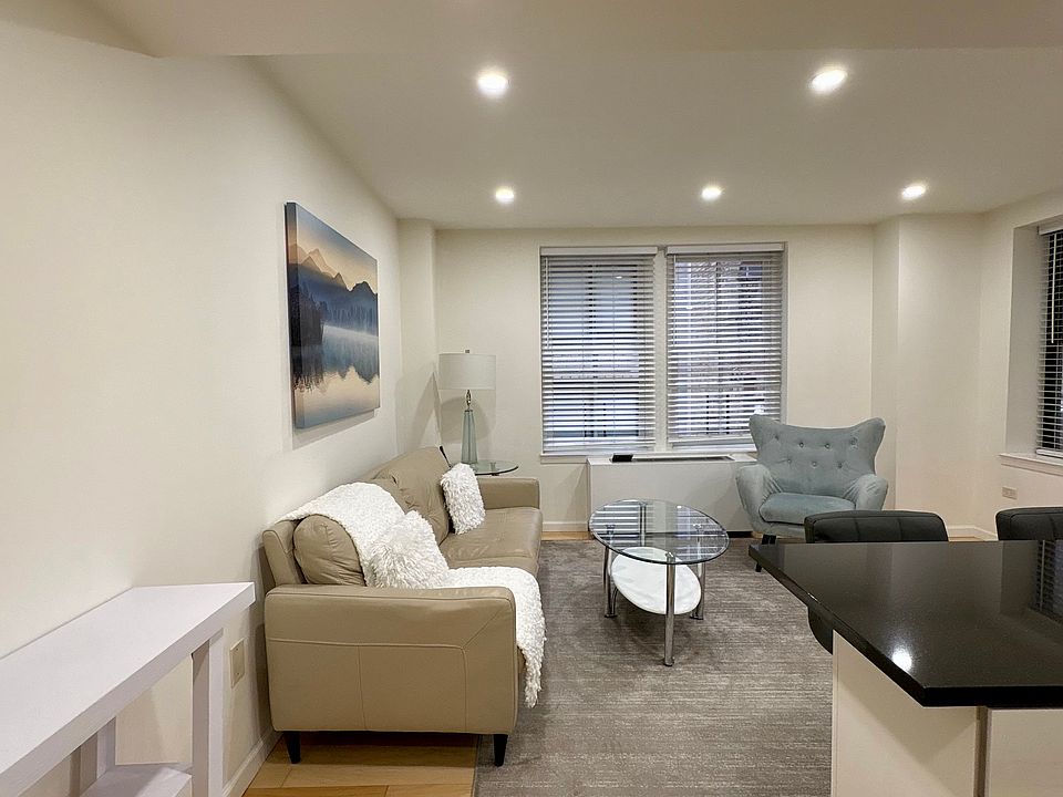 1st image of 150 W 51st St APT 1733