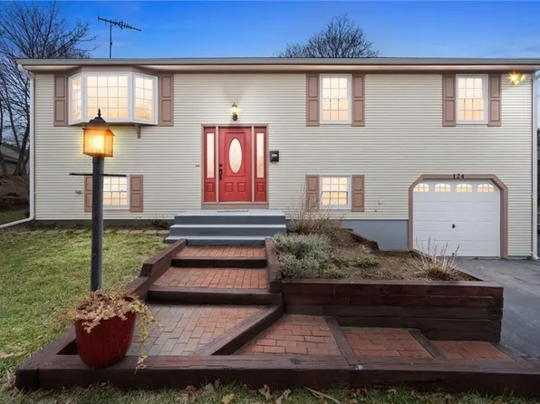124 Manila Ave, Woonsocket, RI 02895