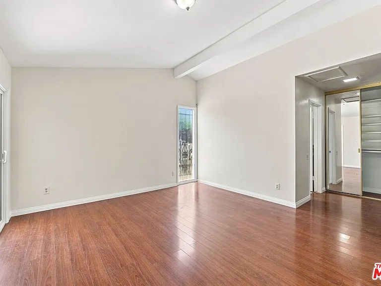 15920 Gledhill St — Photo 41