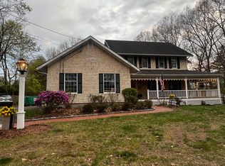 1 Hamilton Dr, Barrington, RI 02806