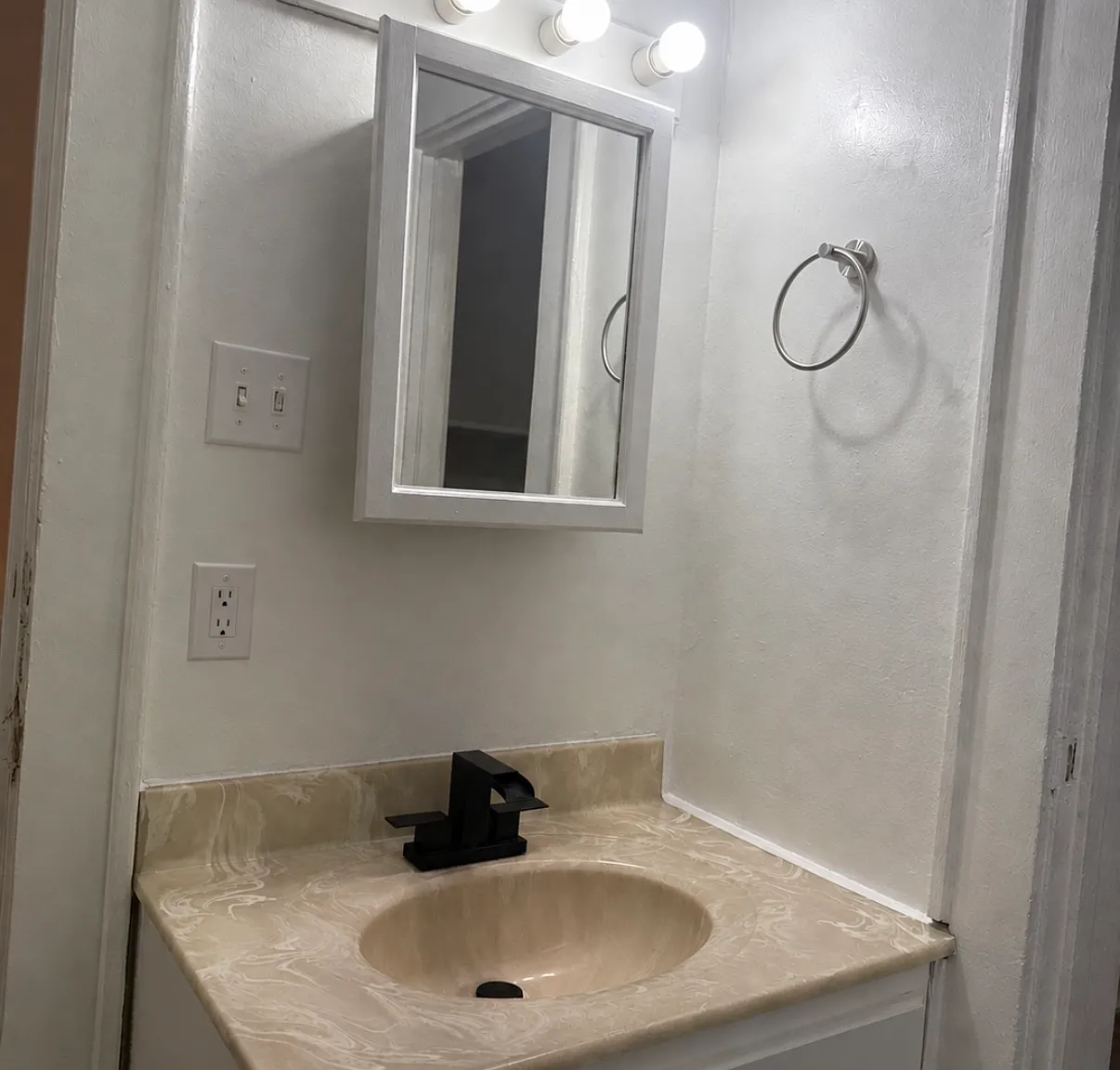 2 bed, 1300 sqft, $1,400 — Photo 3