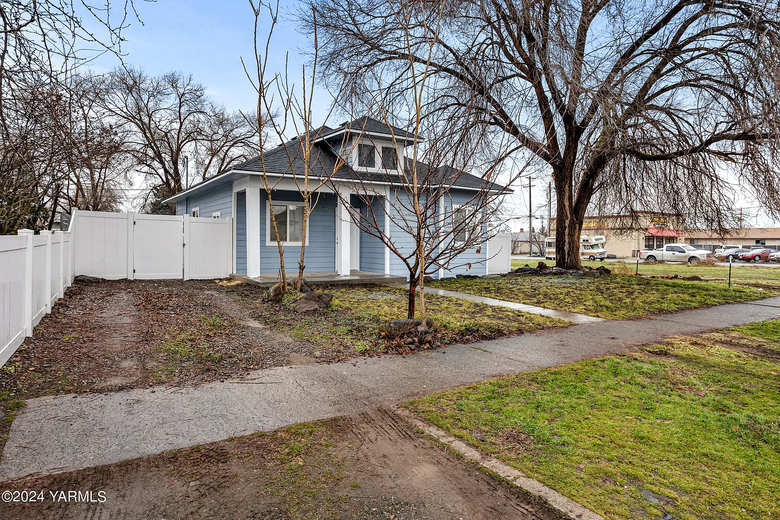 403 N 6th Ave photo 1