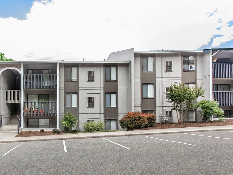 Honeywood Apartments — Photo 24