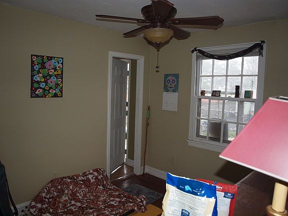 5th image of 362 Lowry Dr SW