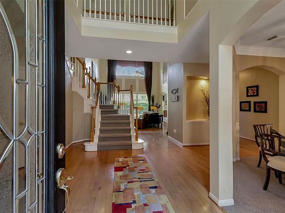 4th image of 310 Shore Breeze Ln