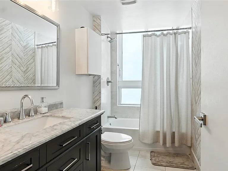 1900 N Bayshore Dr #2810 — Photo 14