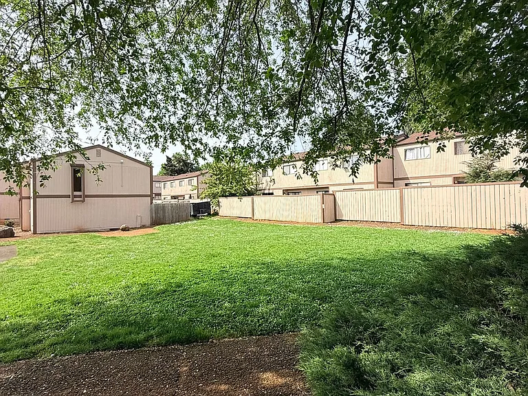 Rolling Hills Townhouses — Photo 6