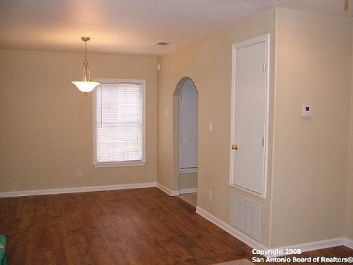 4th image of 331 Overhill Dr