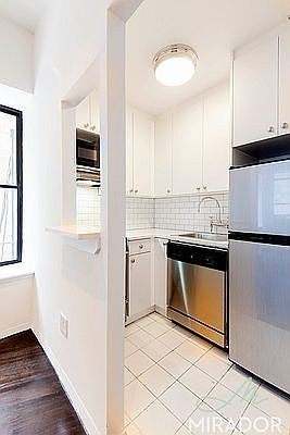 4th image of 127 4th Ave APT 4G