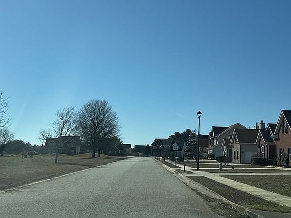 4th image of 631 Manning Ml