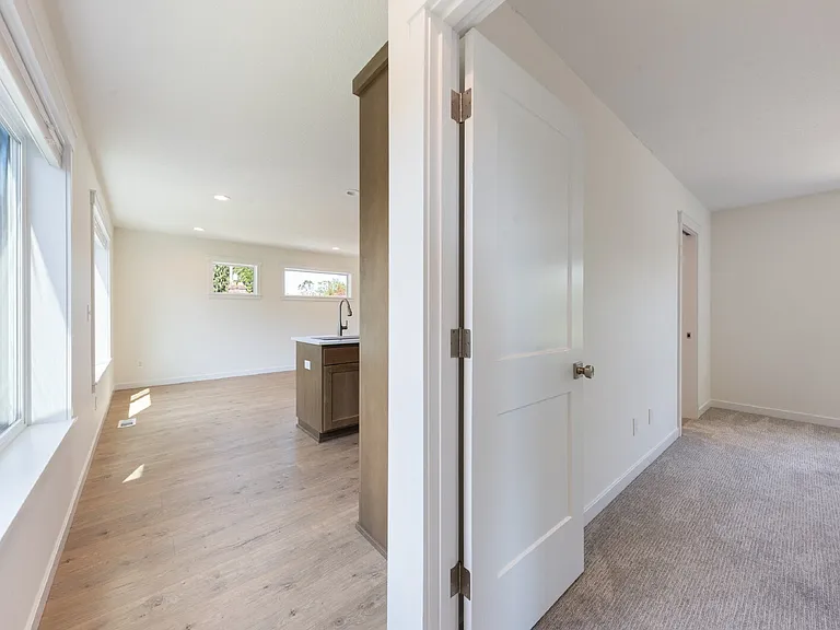 210 NE Ford St — Photo 25