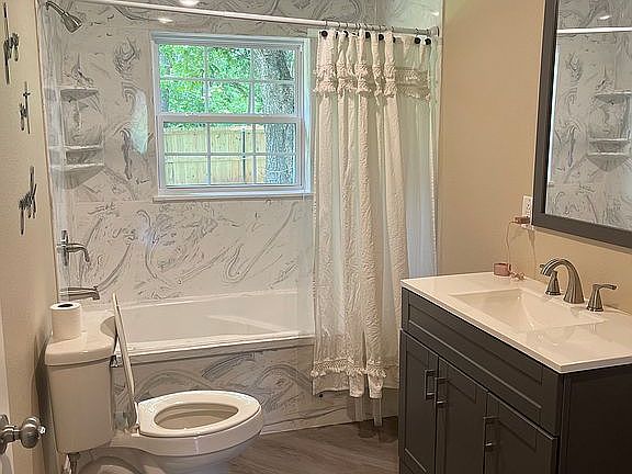 Bathroom 1. Jack & Jill