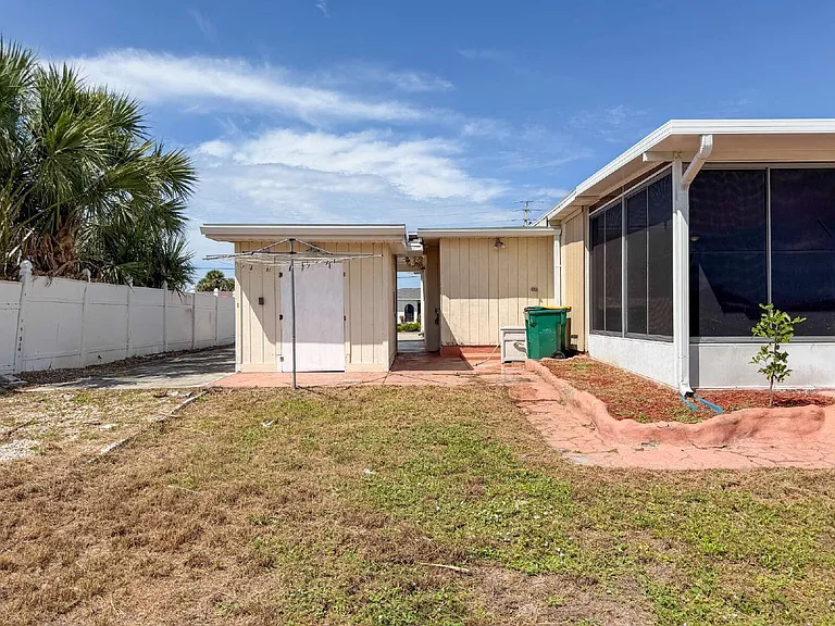 21160 Edgewater Dr — Photo 35