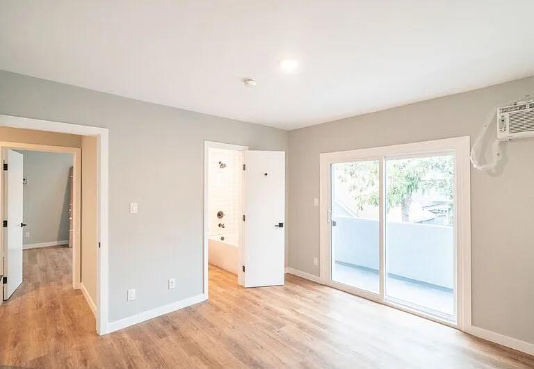 4517 Prospect Ave #6 — Photo 4