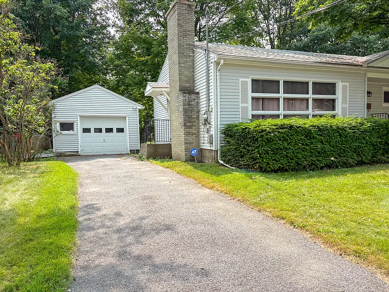 38 Marshall Dr — Photo 5