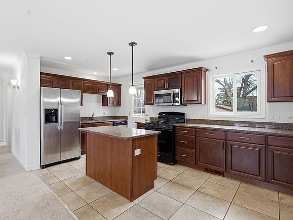 5th image of 205 Fremont Ave