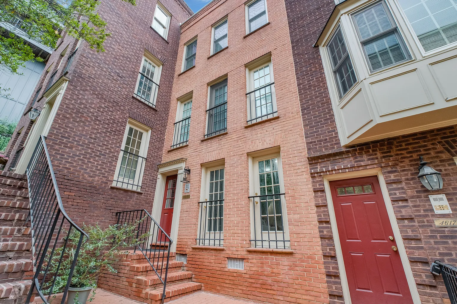 4617 1/2 Macarthur Blvd NW Unit A photo 1