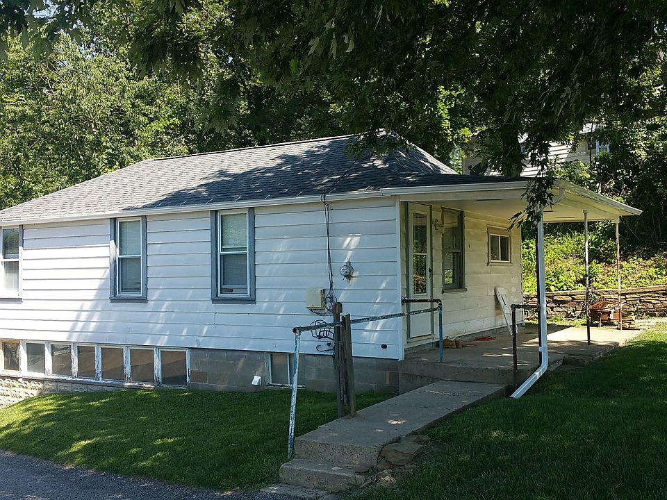 2nd image of 202 Foxwood Rd