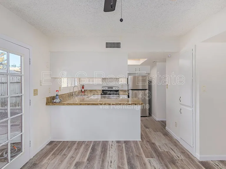 1029 E Bendix Dr — Photo 11