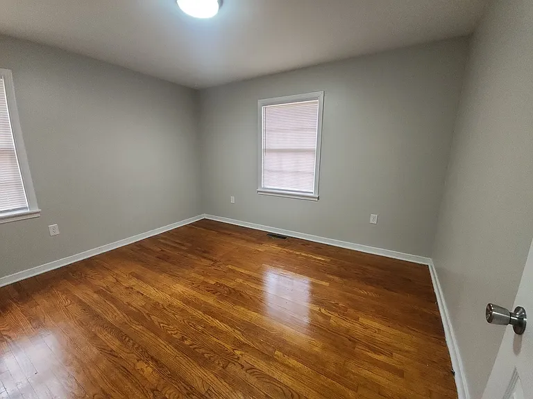 208 Wallace Rd — Photo 10