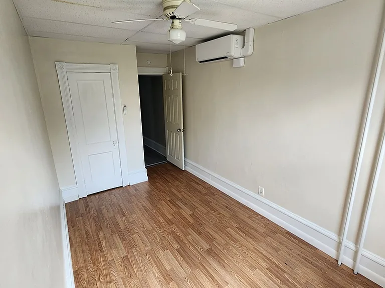 11 S Market St — Photo 19
