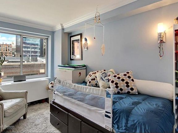 3rd image of 555 W 23rd St APT N5f