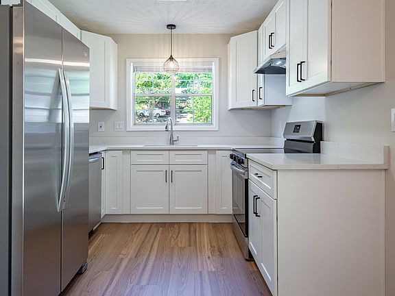 3rd image of 4926 Farmstead Ct NE