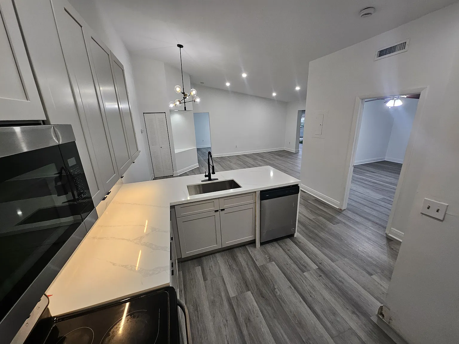 2 bed, 926 sqft, $2,790 — Photo 4