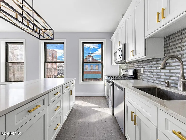 160 Monmouth St #2 — Photo 15