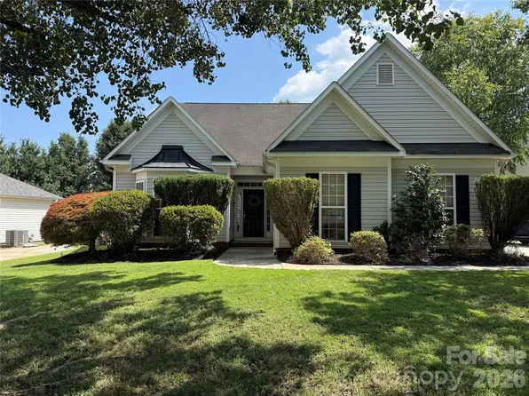 570 Surry Trace Cir NW, Concord, NC 28027