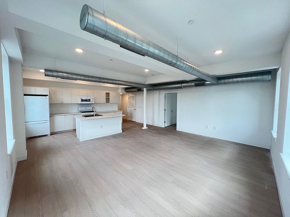1st image of 141 Christopher Columbus Dr #2