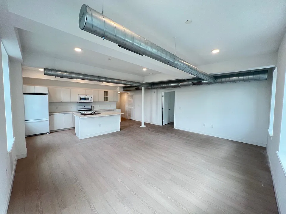 141 Christopher Columbus Dr #2