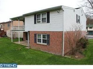 1369 Woodcrest Dr, Reading, PA 19607