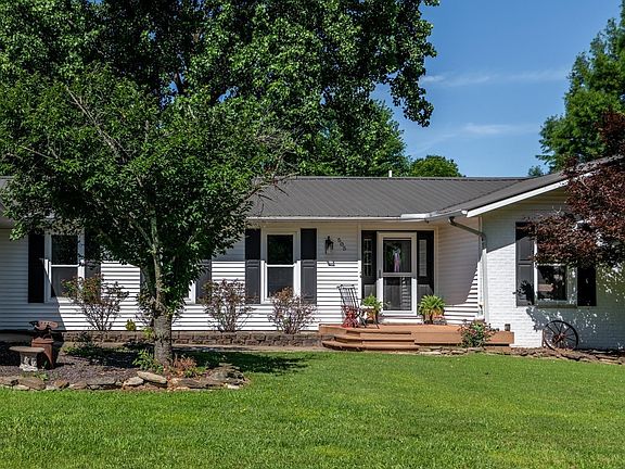 3rd image of 505 Victor Ln