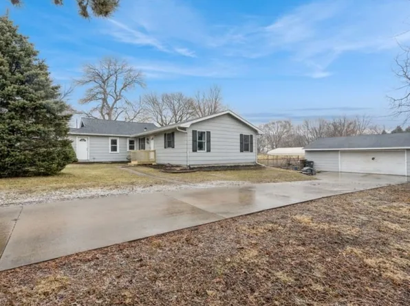 4101 E 25th St, Des Moines, IA 50317