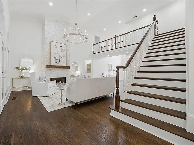 6410 Westchester Pl — Photo 2